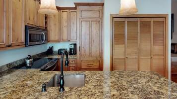 Condo (Luxury One Bedroom Condo in Cascade V) | Exterior