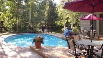 Condo (Luxury One Bedroom Condo in Cascade V) | Exterior