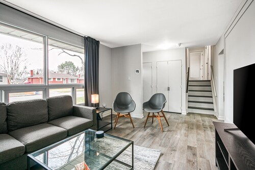 Charming 5br New Sudbury home w/ AC, Cable + Wifi