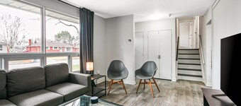 Charming 5br New Sudbury home w/ AC, Cable + Wifi