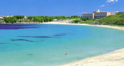 Lovely 2-bedrooms condo just 300 mts from beach