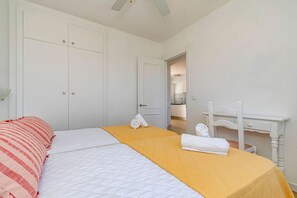 2 bedrooms, travel crib, free WiFi, bed sheets