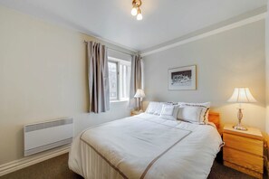 3 habitaciones, tabla de planchar con plancha, cuna de viaje y wifi 