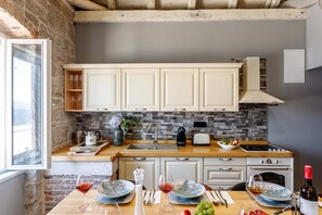 Fridge, oven, stovetop