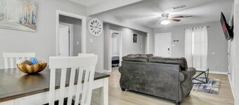 Comfy 3 bedroom home w/ fenced yard