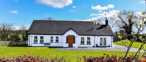 Traditional House, Accessible, Private Bathroom (Entire House - Sleeps 14) | Exterior
