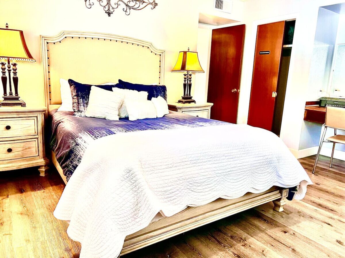 3 Schlafzimmer, Schreibtisch, schallisolierte Zimmer