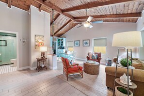 Smart TV - Beach Baby | Charming Cottage | Private Pool & Golf Cart Included (Panama City Beach)