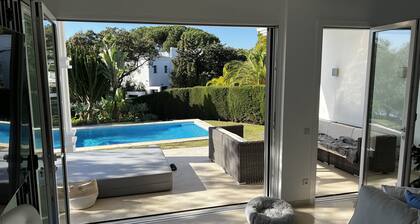 Luxurious sea view villa for 6 people, 1km from the beach