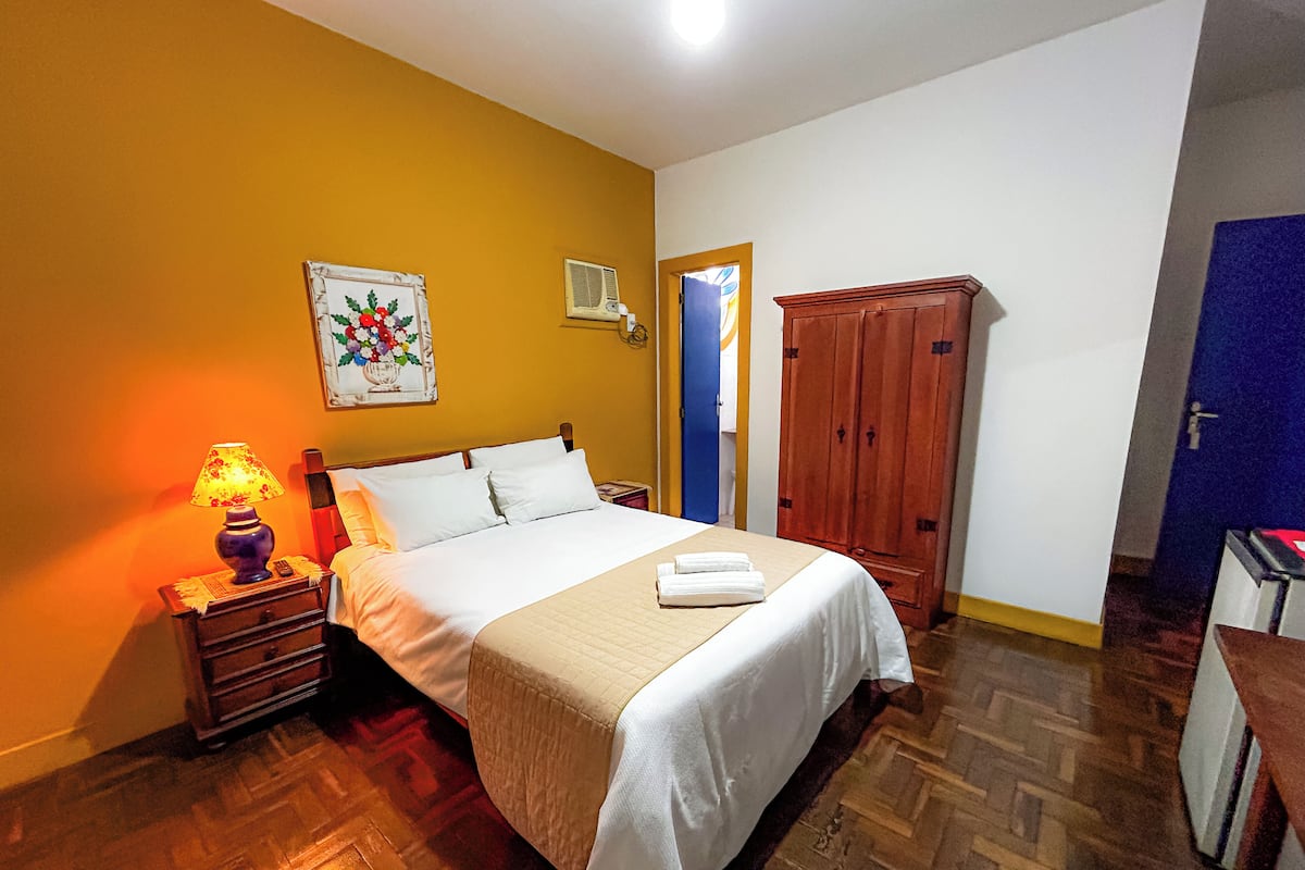 Habitación Deluxe con 2 camas individuales | Minibar y espacio para trabajar con laptop