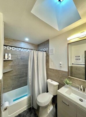 Combined shower/tub - Entire Home with Pool near Fort Bliss w/ Mt. View🌄 (El Paso)