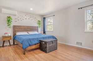 4 bedrooms, desk, travel crib, free WiFi