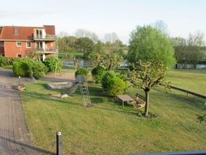 Property grounds - Fantastic vacation apartment directly on the Elbe in the Altes Land (Grünendeich)