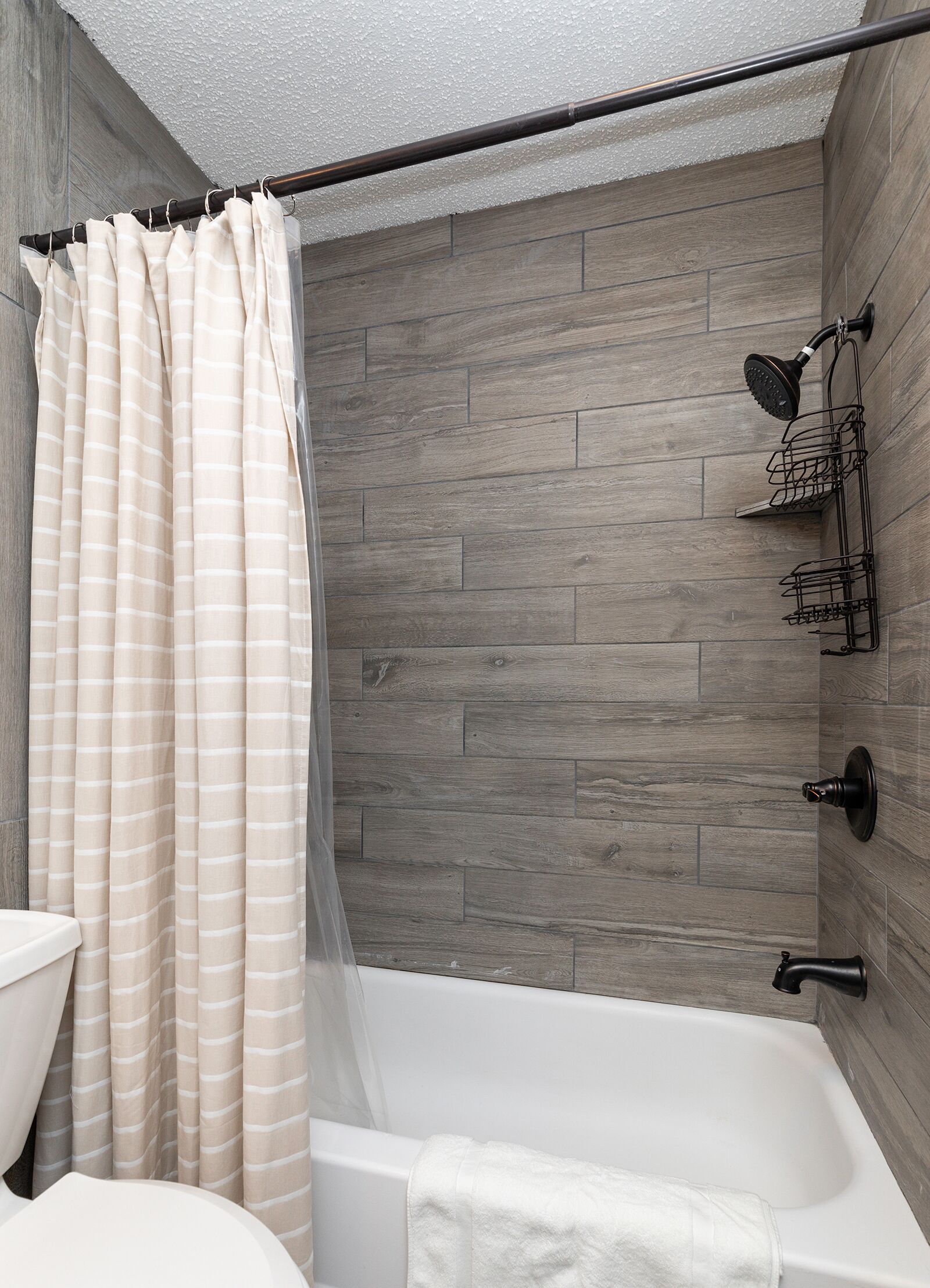 Combined shower/bathtub, hair dryer, towels, soap
