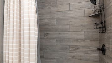 Combined shower/bathtub, hair dryer, towels, soap