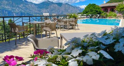 Casa di Alessia DIE neue Ferienwohnung mit Traumblick über Malcesine inkl. Pool