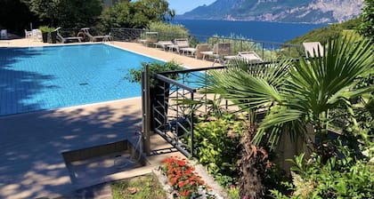 Casa di Alessia DIE neue Ferienwohnung mit Traumblick über Malcesine inkl. Pool