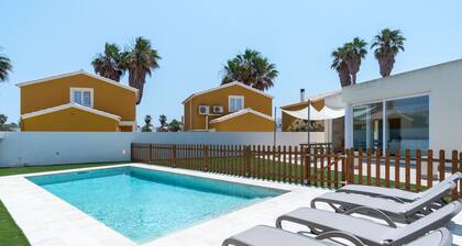 Villa Houses - Villa Alta Calidad con Piscina y Jardín. A 5 Minutos de la Playa