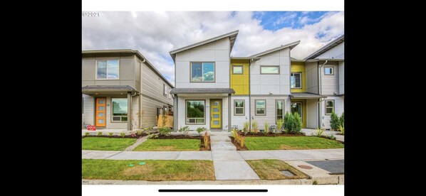 Exterior - Comfy Cool Condo 5min from McMenamins Edgefield &10min from Columbia River Gorge (Troutdale)