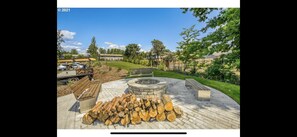 Property grounds - Comfy Cool Condo 5min from McMenamins Edgefield &10min from Columbia River Gorge (Troutdale)