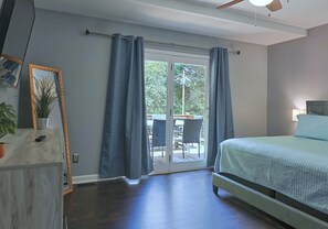 4 bedrooms, desk, iron/ironing board, travel cot