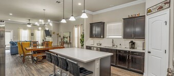 Boho Retreat! Home away from Home! Tv in Each Room