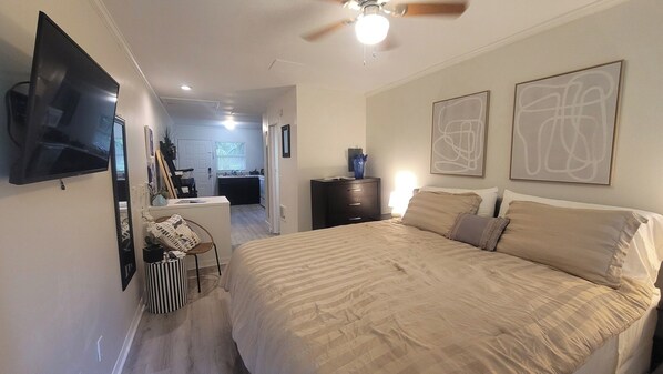 1 slaapkamer, een strijkplank/strijkijzer, wifi, beddengoed