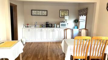 Free daily full breakfast