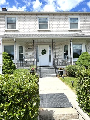 Minibar, laptopgeeigneter Arbeitsplatz, kostenloses WLAN, Bettwäsche