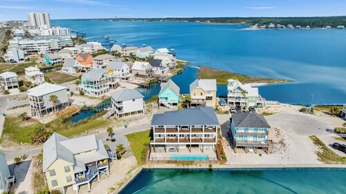 Gorgeous Beach Home! Private pool, fishing deck, gulf and lagoon access!