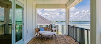 Gorgeous Beach Home! Private pool, fishing deck, gulf and lagoon access!