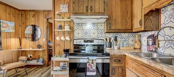 Poconos Tranquility—near skiing, pet-friendly