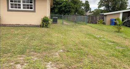 INDEPENDENT Room w/ PRIVATE entrance close to FLL