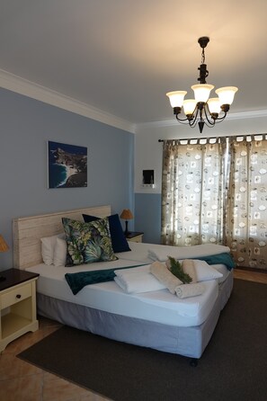 Standard Double or Twin Room, 2 Twin Beds, Ensuite, Sea Facing | In-room safe, individually decorated, bed sheets