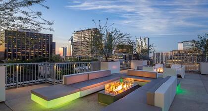 1BD/Austin - Rooftop Pool & Firepit, BBQ!