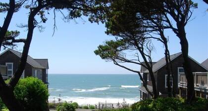 Cozy 1 Level 2 BR Cottage | Hot Tub | King Bed!