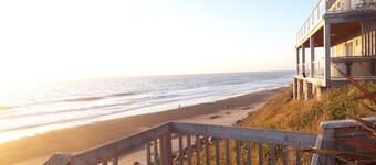 Cozy 1 Level 2 BR Cottage | Hot Tub | King Bed!