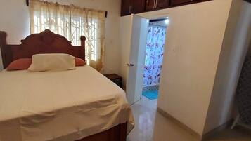 1 bedroom, in-room safe, iron/ironing board, free WiFi