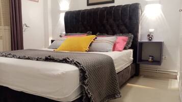 3 Schlafzimmer, Schreibtisch, Bügeleisen/Bügelbrett, Reisekinderbett