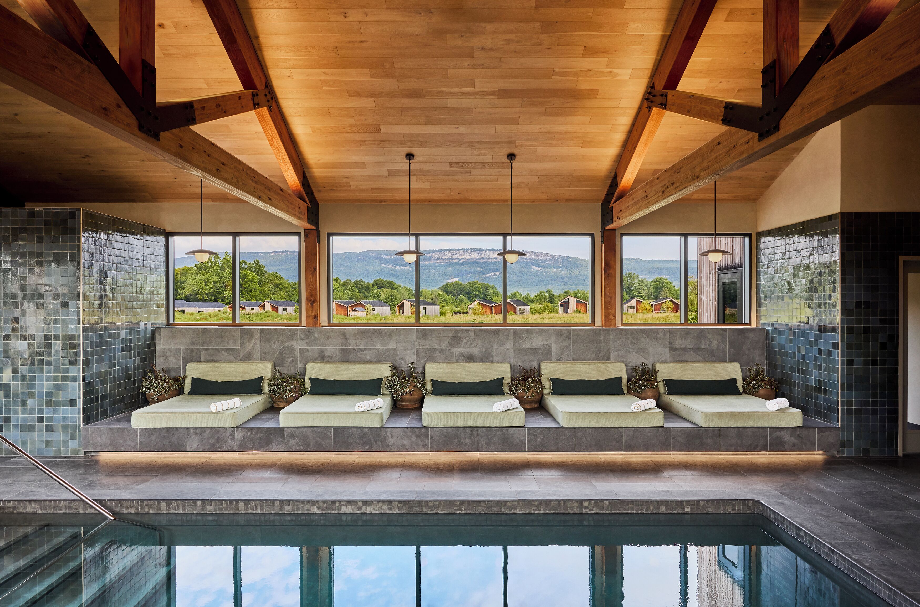 カップル用トリートメントルーム、サウナ、ホットタブ、ボディ トリートメント、アロマテラピー、ホットストーンマッサージ