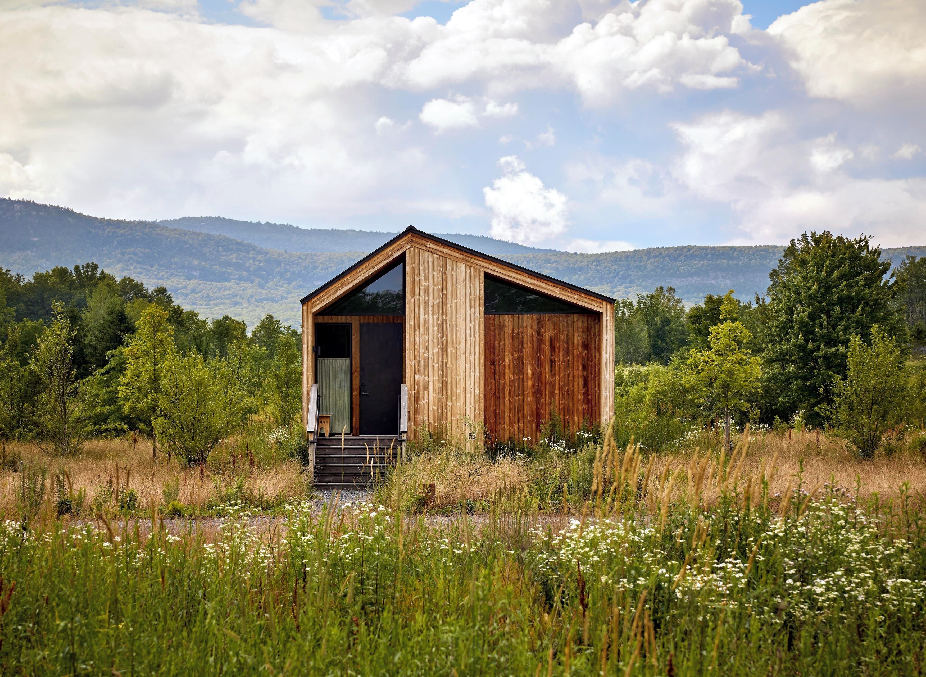 Ridge Cottage | Premium bedding, down comforters, minibar, in-room safe
