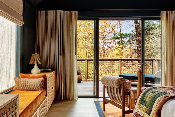 1 bedroom, premium bedding, down comforters, minibar