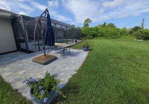 Outdoor dining - Vacation Beach House 15 minutes from Boca Grande! (Rotonda West)