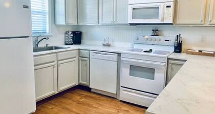 Skipping Stones ~ Silver Creek ~ Close to beaches!