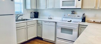 Skipping Stones ~ Silver Creek ~ Close to beaches!