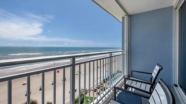 Property grounds - Beautiful Daytona Beach Oceanfront 2 Bedroom Condo (Daytona Beach)