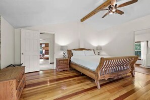 3 bedrooms, desk, free WiFi, bed sheets