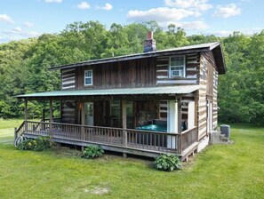 Exterior - Private, unique log cabin with hot tub, 3 BR/2 bath (Rockbridge)