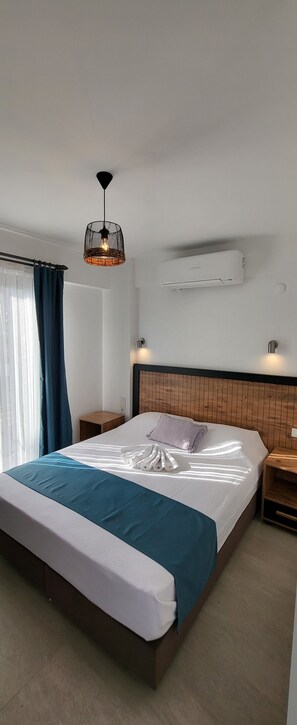 Premium bedding, Tempur-Pedic beds, minibar, in-room safe - Picasso Suites Cesme (Cesme)