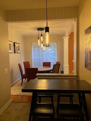 Serene Townhome minutes away from Christiana Mall, DE Race Park and Univ. of DE